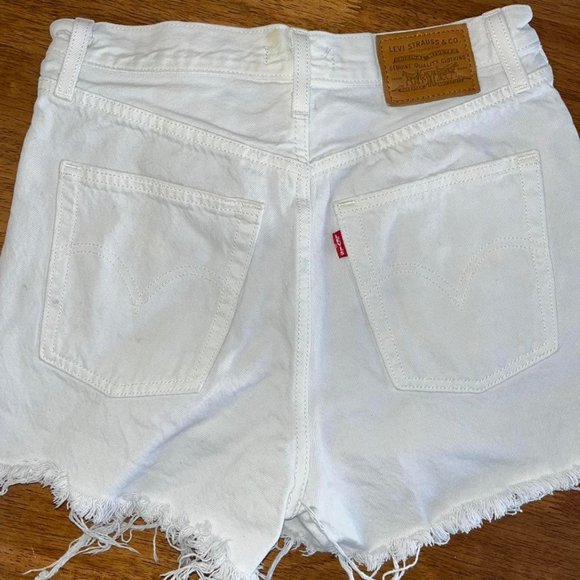 Levi's Ribcage Shorts - Picture 2 of 3